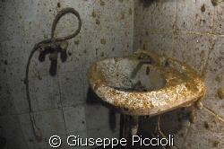 Dirty bathroom by Giuseppe Piccioli 